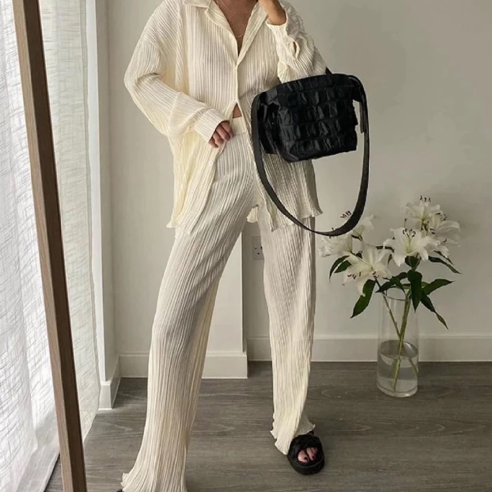 CREAM  OFF WHITE PLISSE MATCHING SET